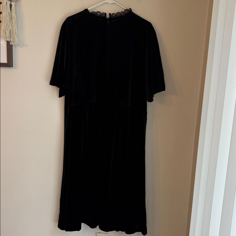 Eloquii Black velvet short sleeve midi Lace Detail whimsigoth Dress size 26 EUC - Picture 11 of 12